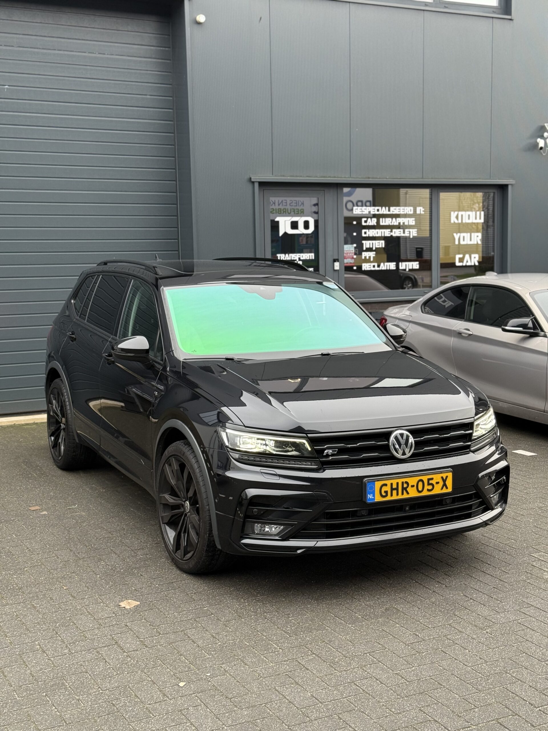 Chrome-Delete & Chameleon tint – VW Tiguan