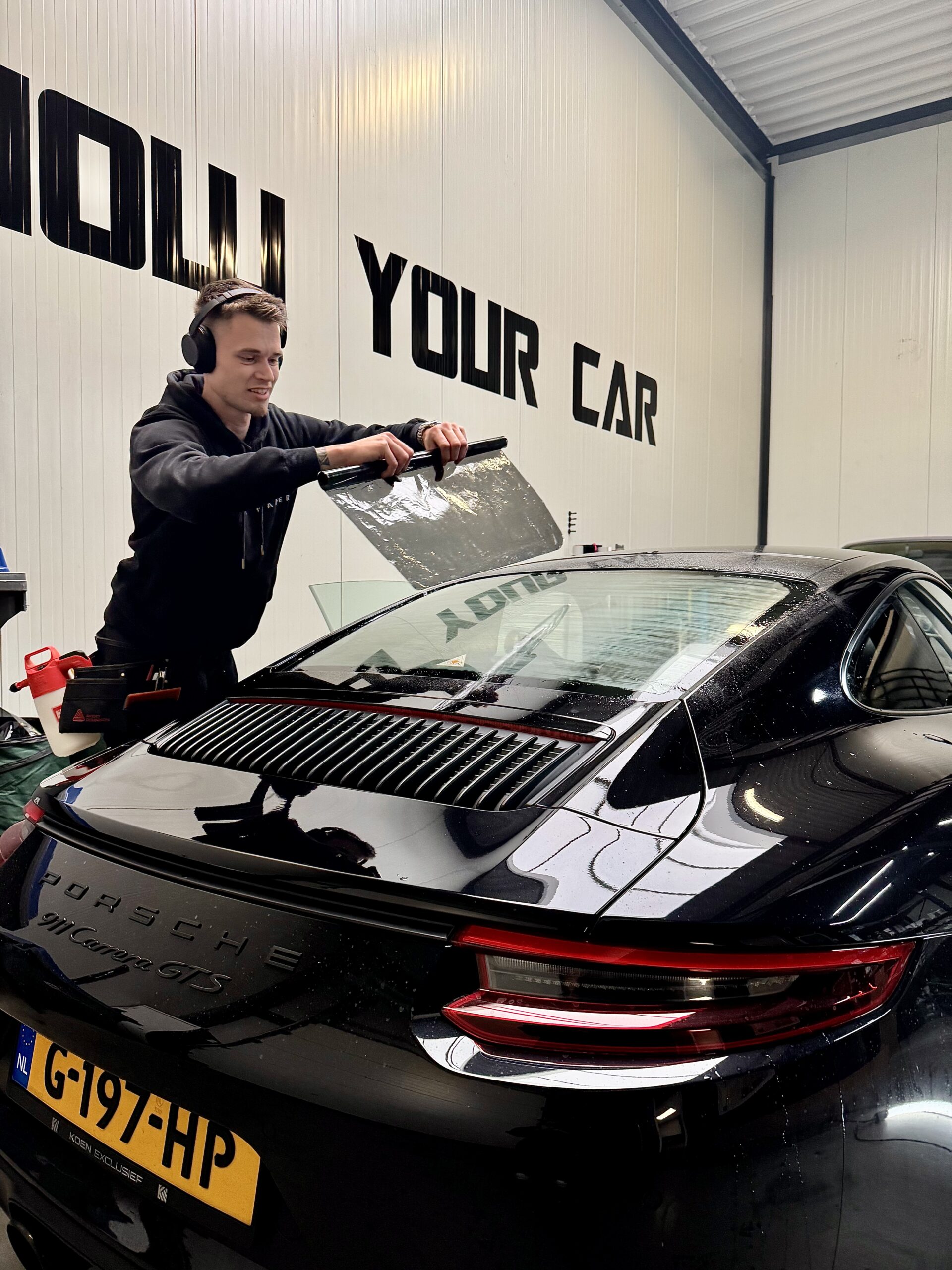 High-end car wrap en auto styling chrome delete, ramen tinten – professioneel resultaat in Elst, Porsche 